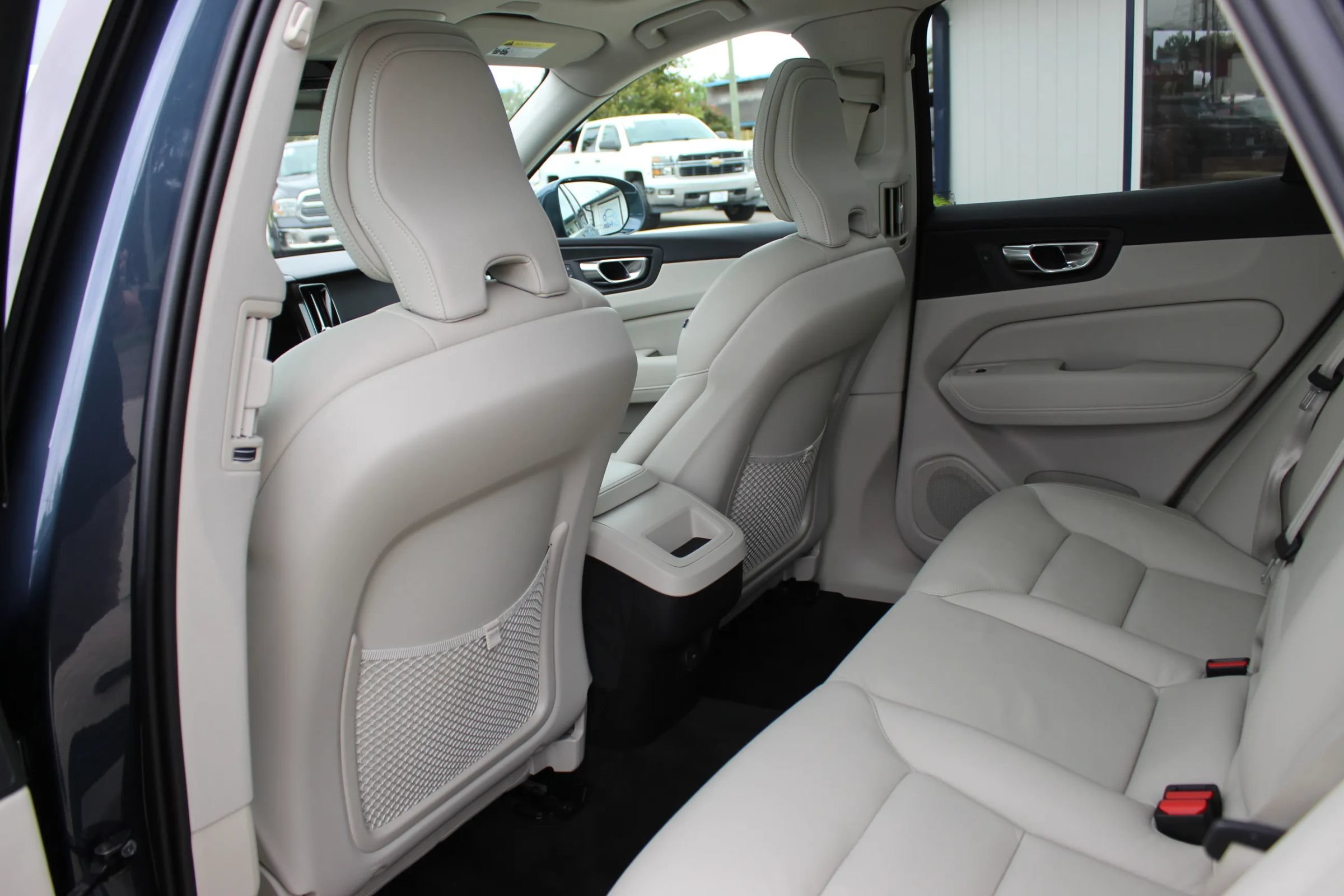 Used 2021 Volvo XC60 T5 Momentum w/ Premium Package FWD image 21