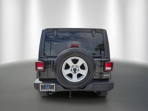Used 2022 Jeep Wrangler Sport AWD/4WD image 4