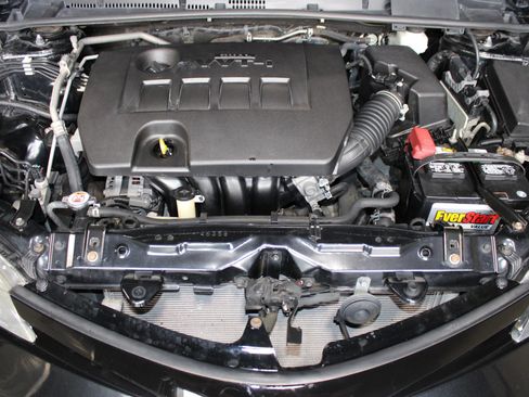Used 2019 Toyota Corolla SE FWD image 31