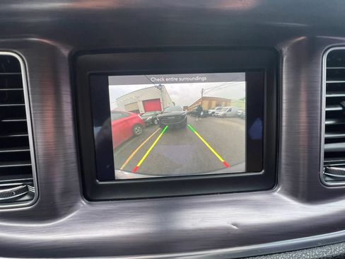 Used 2018 Dodge Charger SXT RWD image 25
