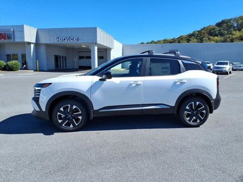 New 2026 Nissan Kicks SV w/ SV Premium Package image 2