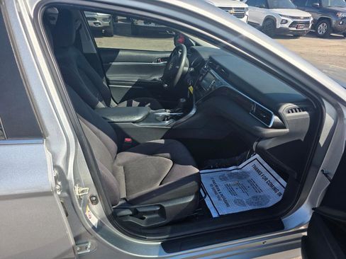 Used 2018 Toyota Camry LE image 9