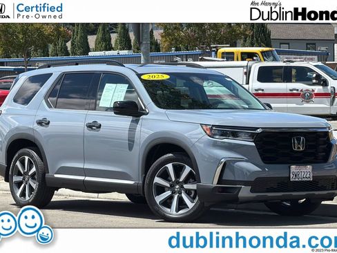 Certified 2025 Honda Pilot Touring image 1