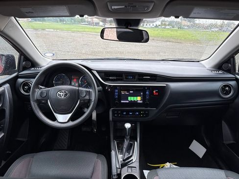 Used 2018 Toyota Corolla LE FWD image 17