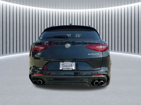 Used 2023 Alfa Romeo Stelvio Quadrifoglio image 11