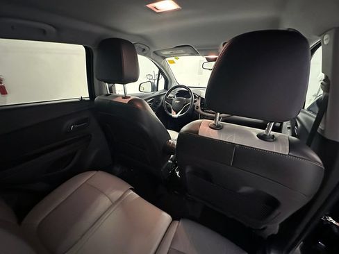 Used 2019 Chevrolet Trax LT w/ LT Convenience Package AWD/4WD image 22
