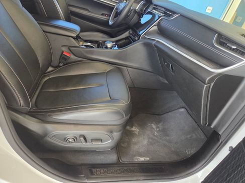 Used 2023 Jeep Grand Cherokee Limited AWD/4WD image 22
