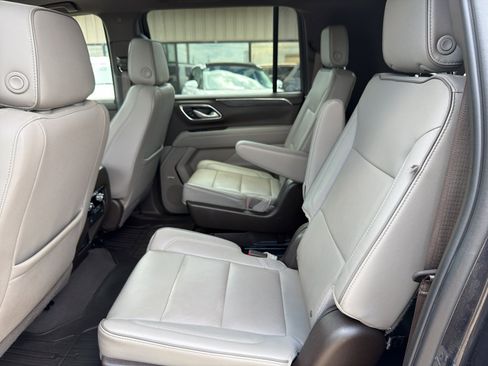 Used 2023 GMC Yukon XL SLT RWD image 31