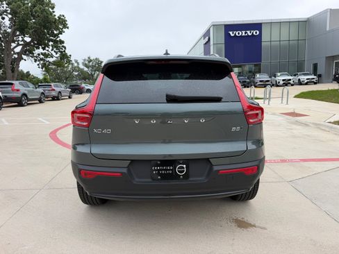 Certified 2026 Volvo XC40 B5 Plus w/ Climate Package AWD/4WD image 5