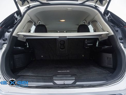 Used 2020 Nissan Rogue SV image 46