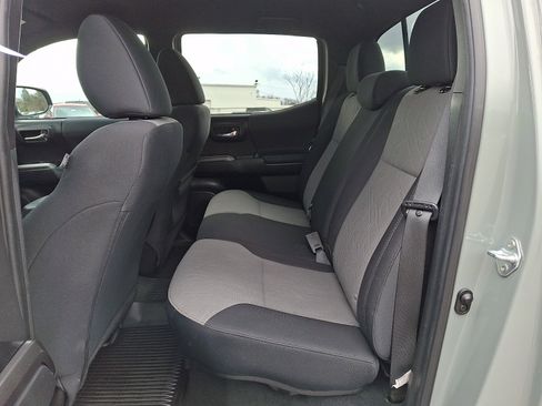 Used 2023 Toyota Tacoma TRD Off-Road image 9