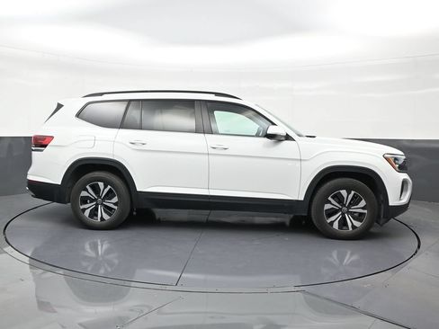 Used 2025 Volkswagen Atlas SE FWD image 6