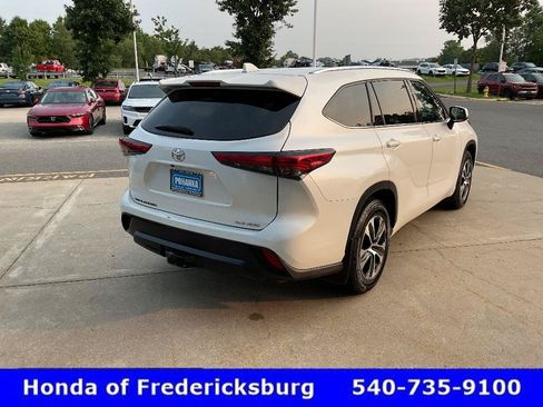 Used 2021 Toyota Highlander XLE AWD/4WD image 6