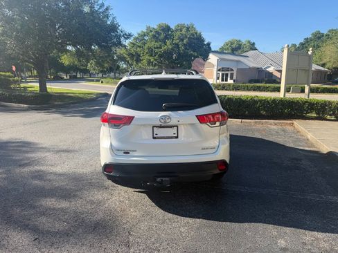 Used 2019 Toyota Highlander XLE image 9