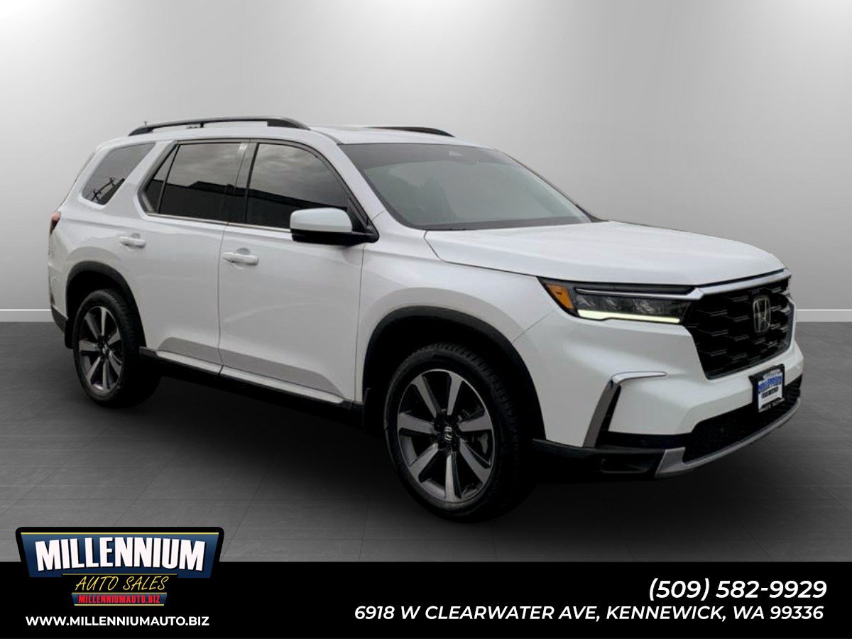 Used 2023 Honda Pilot Touring image 1
