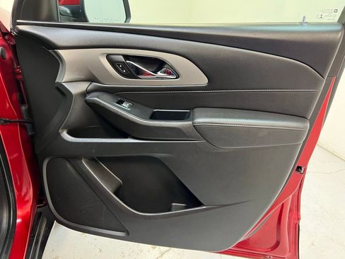 Used 2023 Chevrolet Traverse LT image 32