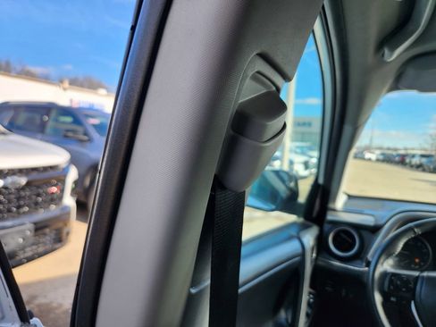 Used 2018 Toyota RAV4 XLE image 34