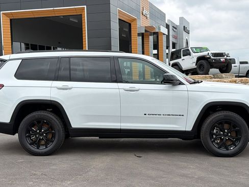 New 2026 Jeep Grand Cherokee L 2WD image 4