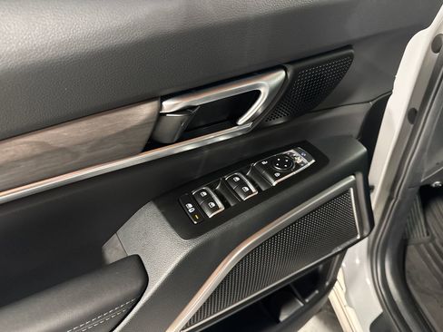 Used 2025 Kia Telluride AWD image 16