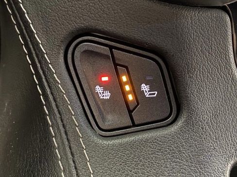 Used 2019 Chevrolet Suburban LT w/ LT Signature Package image 8