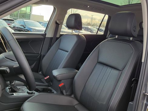 Used 2022 Volkswagen Tiguan SE image 21