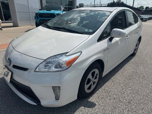 Used 2014 Toyota Prius Four FWD image 2