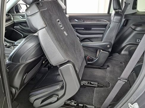 Used 2022 Jeep Grand Cherokee L Limited AWD/4WD image 30
