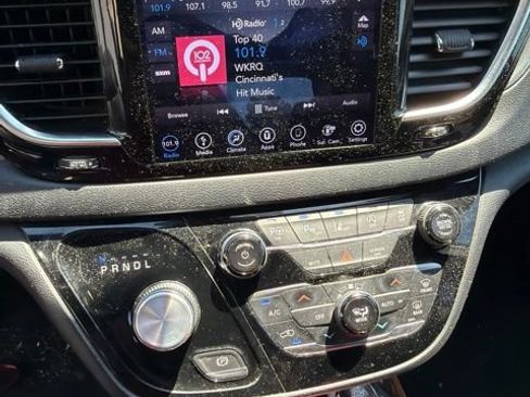Used 2019 Chrysler Pacifica Touring Plus w/ Advanced Safetytec Group FWD image 14