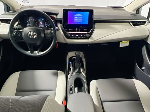 Used 2025 Toyota Corolla LE image 29