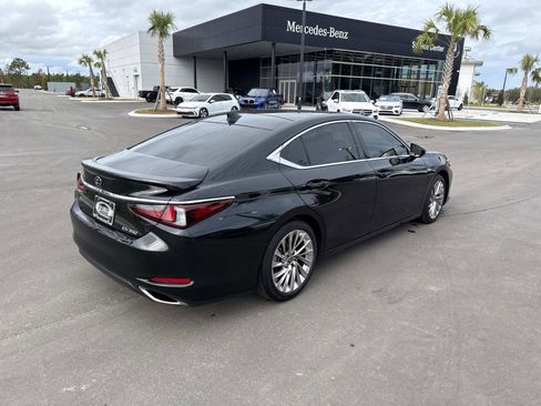 Used 2022 Lexus ES 350 Ultra Luxury w/ Accessory Package 2 image 3