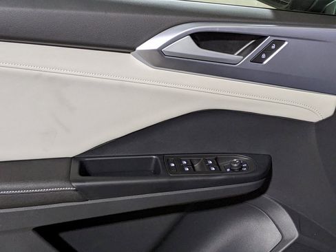New 2025 Volkswagen Taos SE image 10