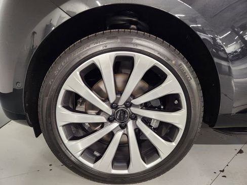New 2026 Land Rover Range Rover Long Wheelbase Autobiography image 8