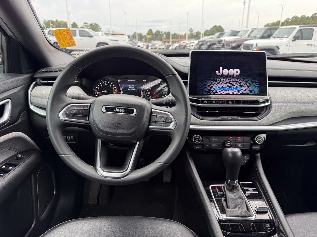 Used 2024 Jeep Compass Latitude AWD/4WD image 8
