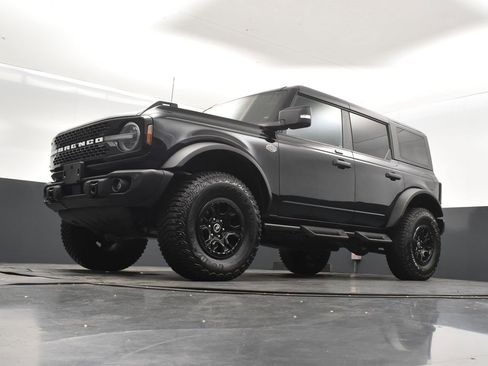 Used 2023 Ford Bronco Wildtrak image 39