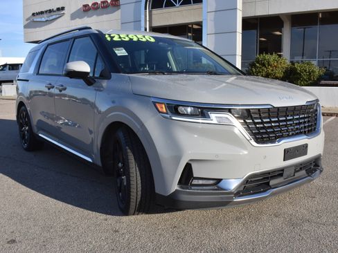 Used 2022 Kia Carnival SX image 3