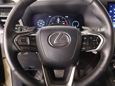 Used 2024 Lexus GX 550 AWD/4WD image 3