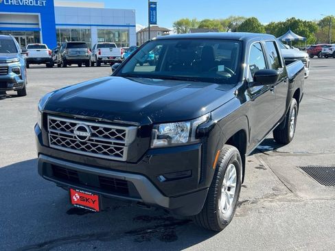 Used 2024 Nissan Frontier SV w/ Technology Package AWD/4WD image 2
