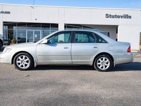 Used 2000 Toyota Avalon XLS image 2