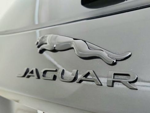 Used 2024 Jaguar E-PACE R-Dynamic SE image 17