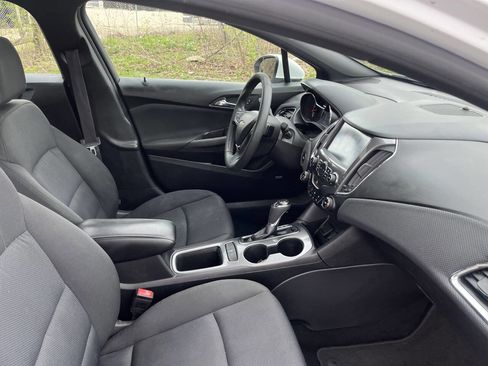 Used 2016 Chevrolet Cruze LT w/ Sun And Sound Package FWD image 34