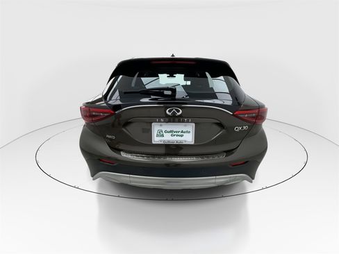Used 2017 INFINITI QX30 Premium w/ Navigation Package image 7