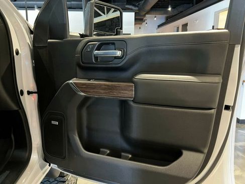 Used 2023 Chevrolet Silverado 2500 High Country image 31