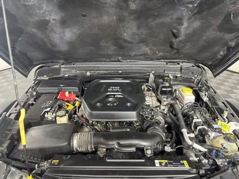 Used 2021 Jeep Wrangler Unlimited Rubicon w/ Cold Weather Group AWD/4WD image 26