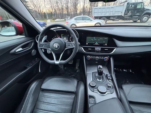 Used 2017 Alfa Romeo Giulia Ti w/ TI 19" Sport Package image 17