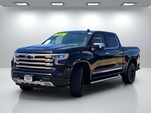 Used 2022 Chevrolet Silverado 1500 High Country w/ High Country Premium Package AWD/4WD image 8