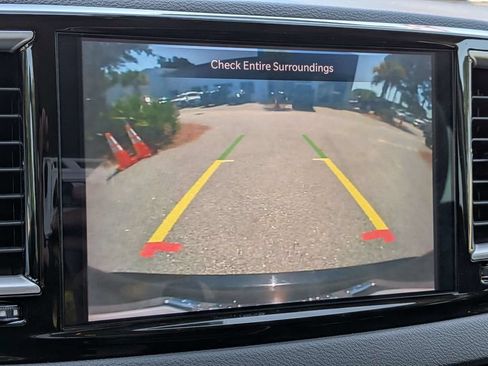 Used 2024 Chrysler Pacifica Touring-L FWD image 23