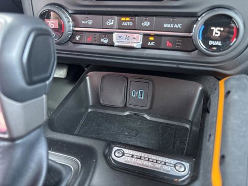 Used 2023 Ford Bronco Badlands image 19