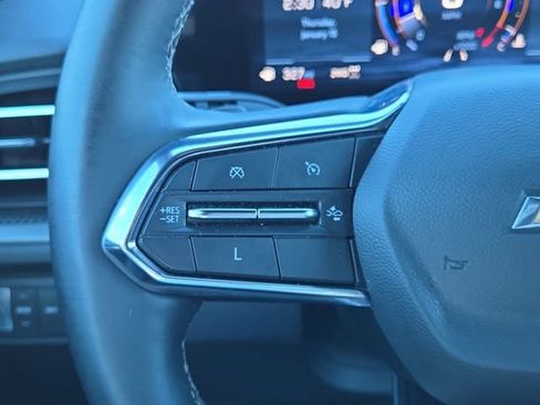 Used 2025 Chevrolet Traverse LT image 23