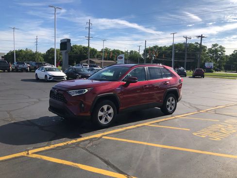 Used 2019 Toyota RAV4 XLE w/ Convenience Package AWD/4WD image 4