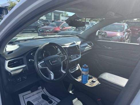 Used 2021 GMC Acadia SLE w/ Driver Convenience Package FWD image 10